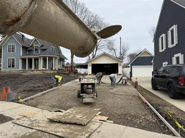 Residential driveway concrete by Messina